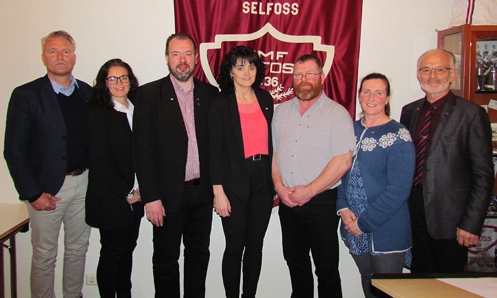 Gullmerkjahafar f.v.: Einar, Þuríður, Helgi, Sigríður, Þröstur, Guðbjörg og Guðmundur Kr. formaður. Ljósmynd: UMFS/GJ.